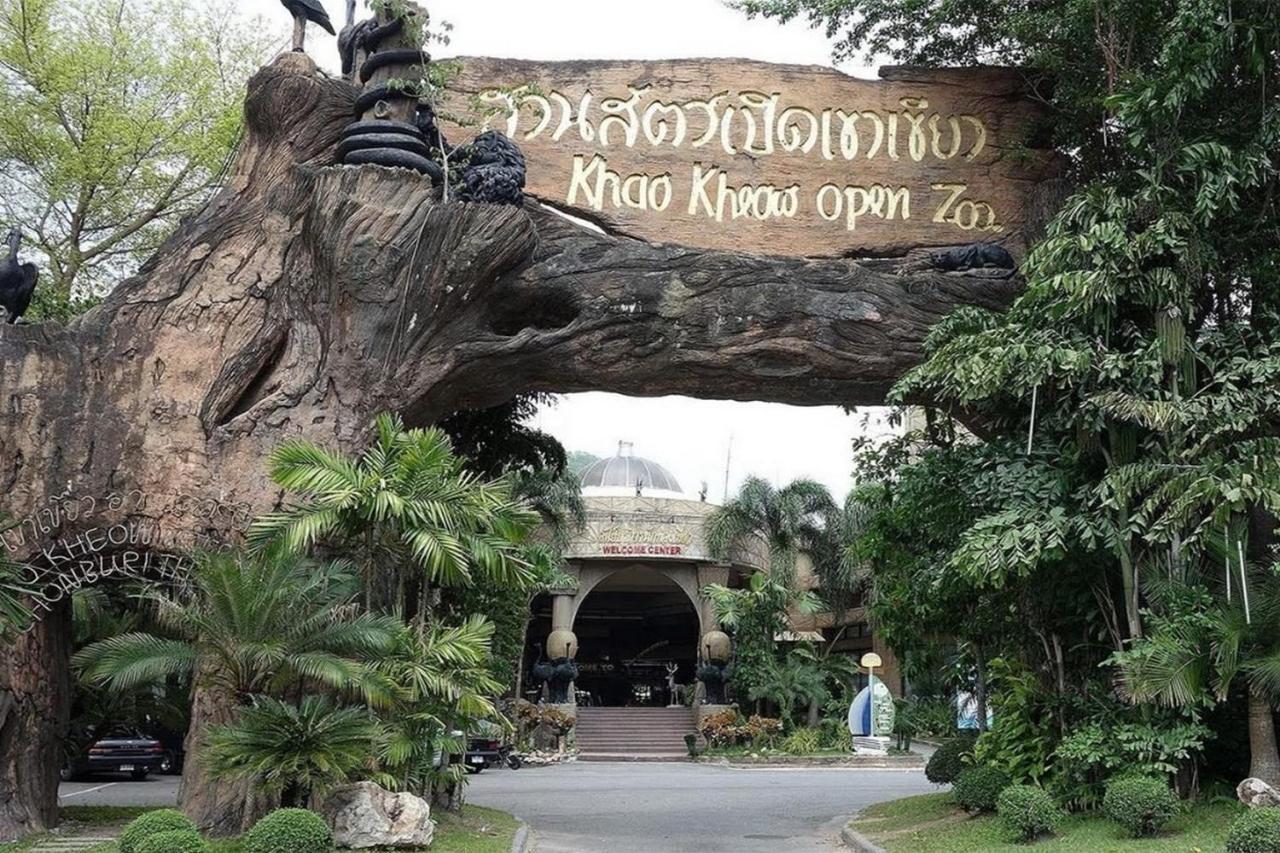 Sriracha Hotel And Spa Ban Huai Yai Phrom Екстериор снимка
